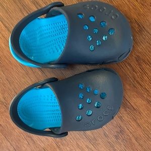 Toddler navy blue crocks size 5